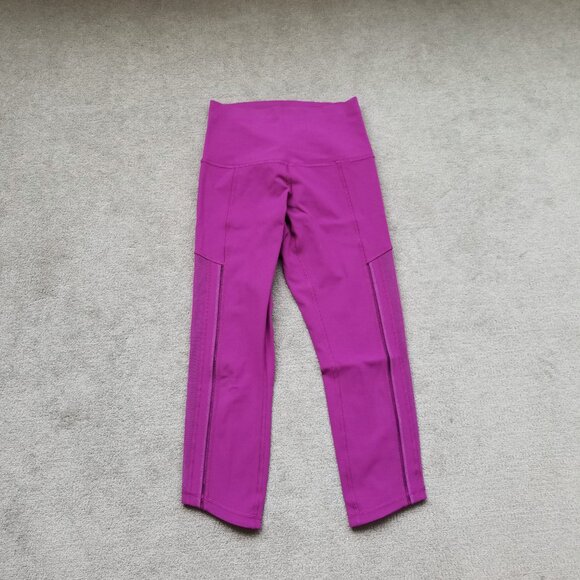 Lululemon Hot To Street Crop in Regal Plum, size 4 - Picture 4 of 12